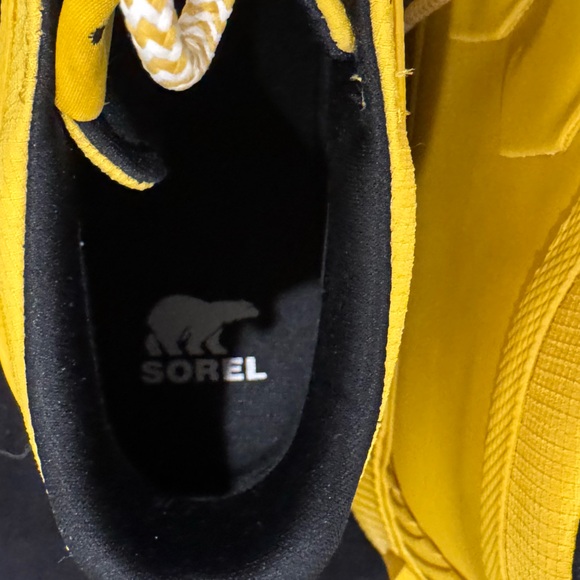 Sorel Yellow Out 'N About Boots-not quite as bright as they look in the pictures - Picture 9 of 10